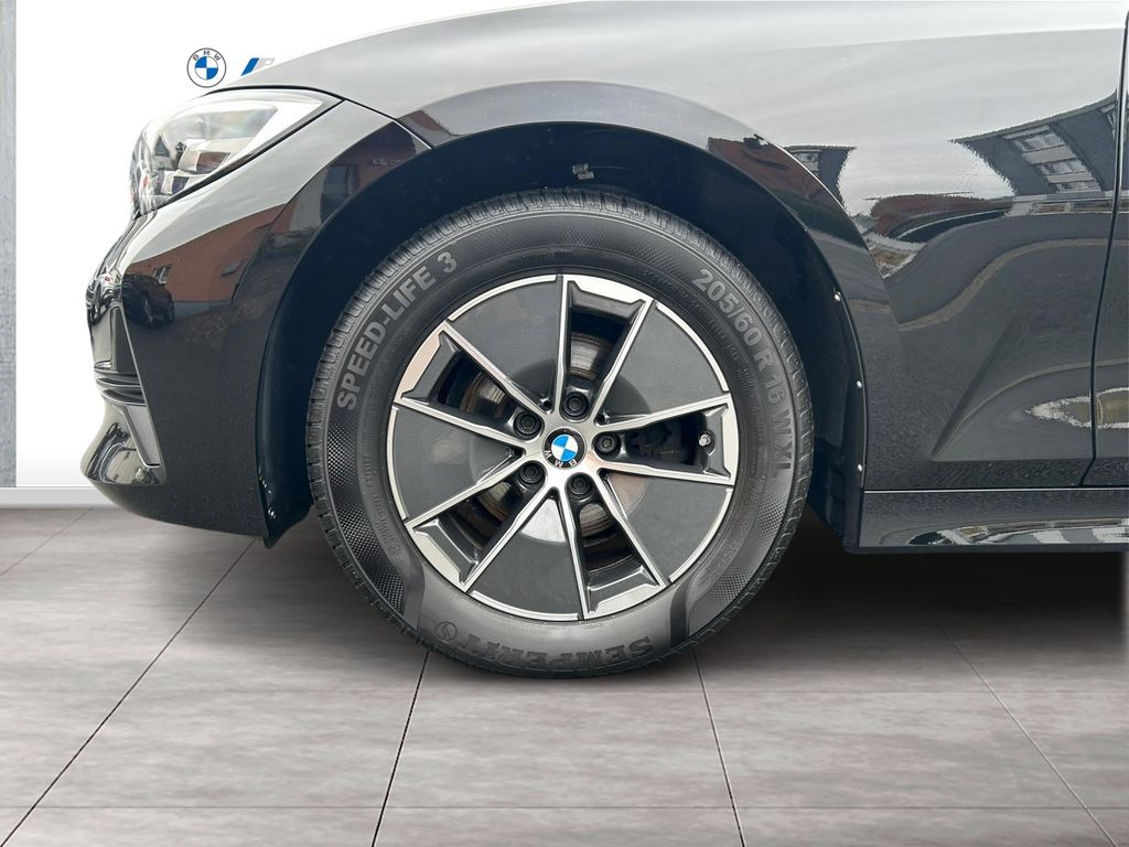 BMW 318 2022