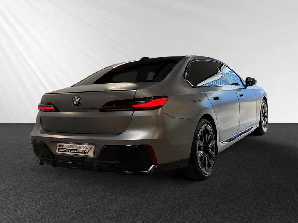 BMW 750 2024