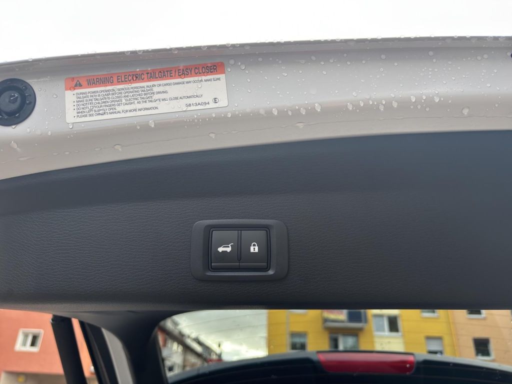 Mitsubishi Plug-in Hybrid Outlander 2025