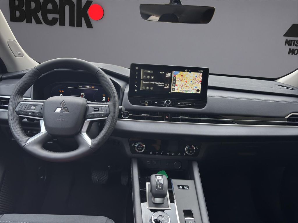 Mitsubishi Plug-in Hybrid Outlander 2025