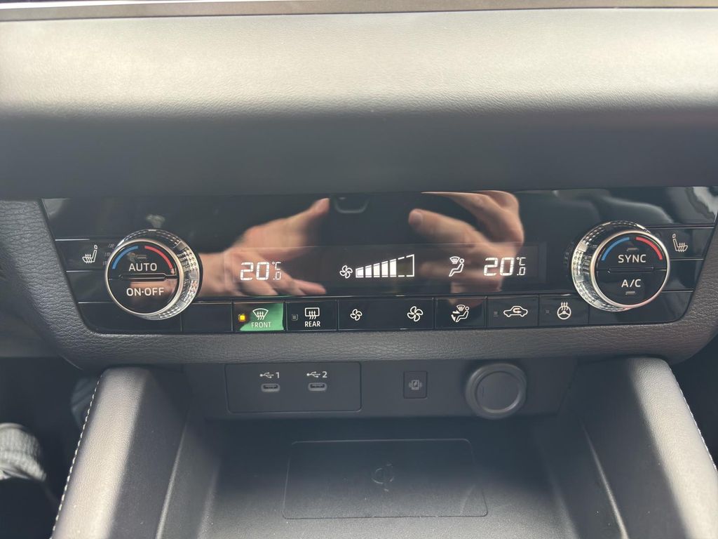 Mitsubishi Plug-in Hybrid Outlander 2025