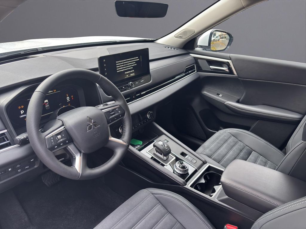 Mitsubishi Plug-in Hybrid Outlander 2025