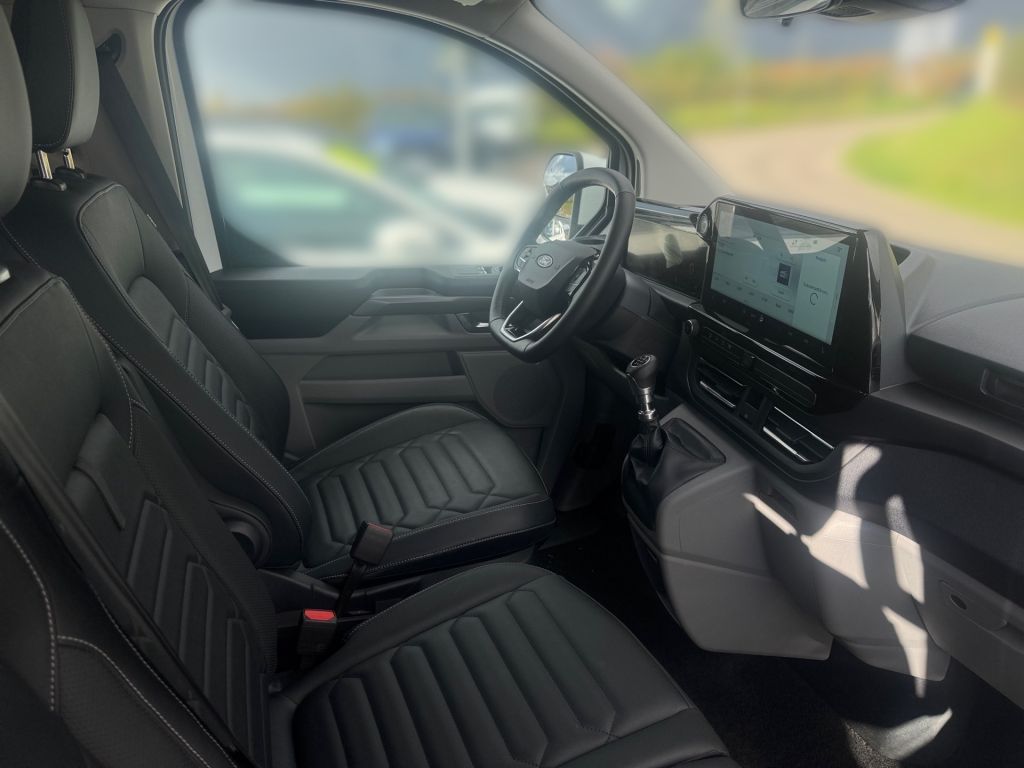Ford Tourneo Custom 2025