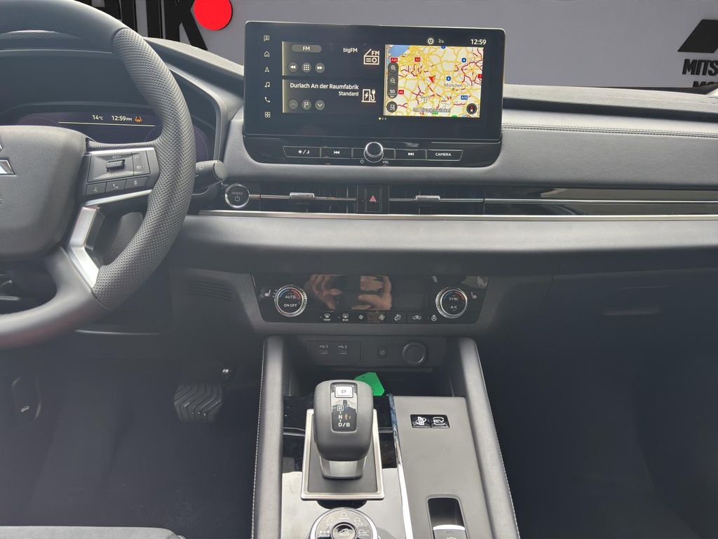 Mitsubishi Plug-in Hybrid Outlander 2025