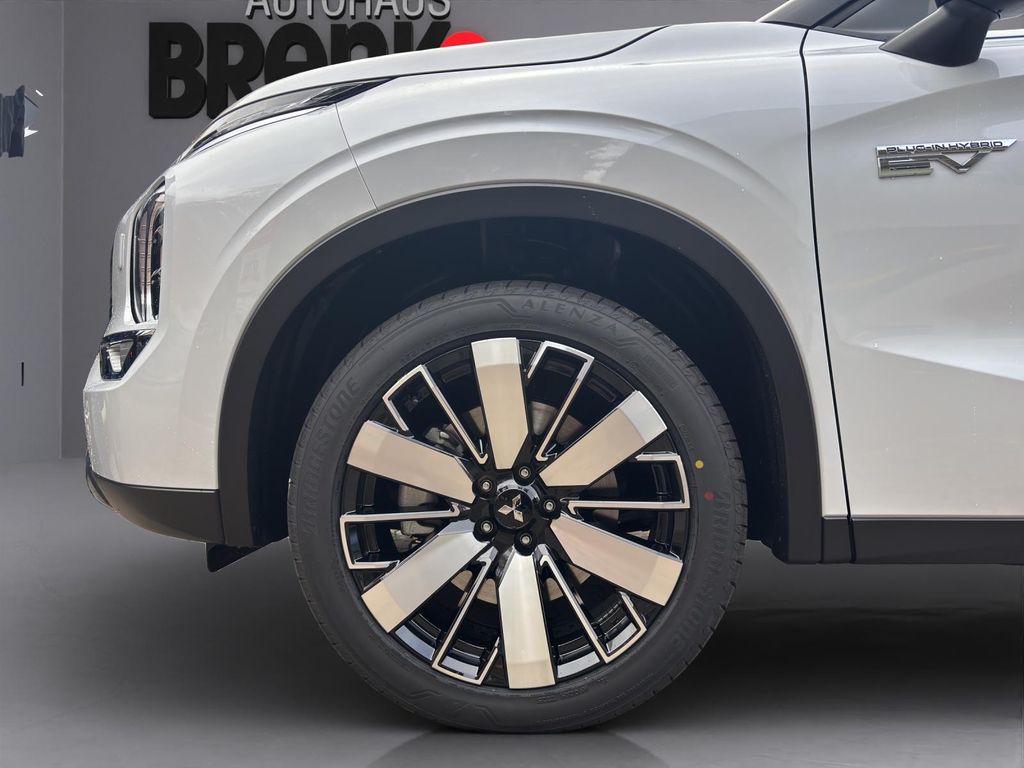Mitsubishi Plug-in Hybrid Outlander 2025