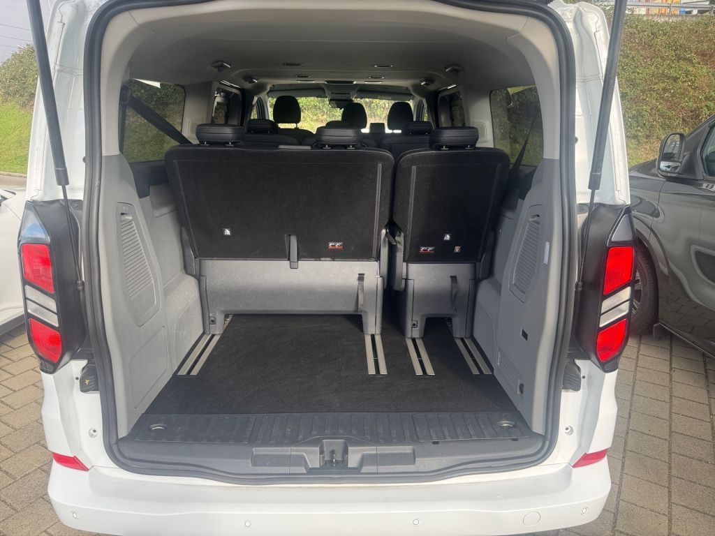 Ford Tourneo Custom 2025