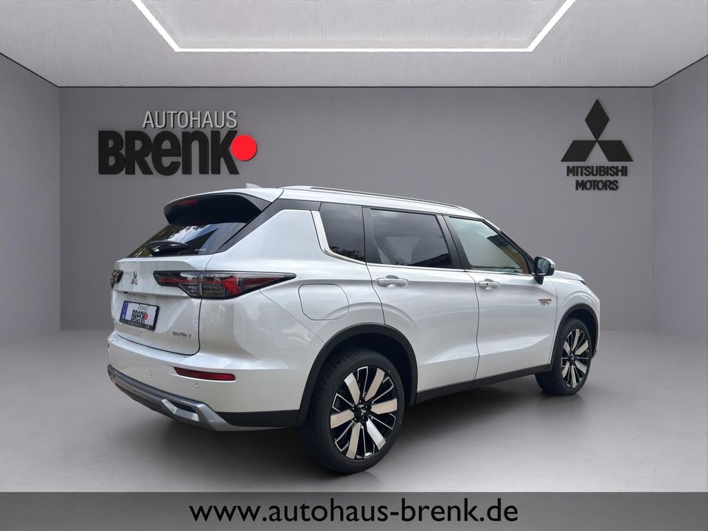 Mitsubishi Plug-in Hybrid Outlander 2025