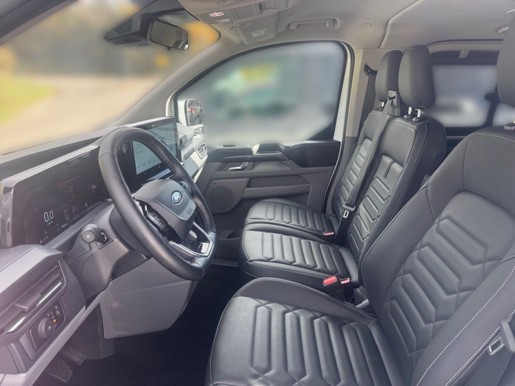 Ford Tourneo Custom 2025