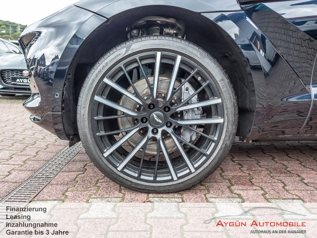 Aston Martin DBX 2022