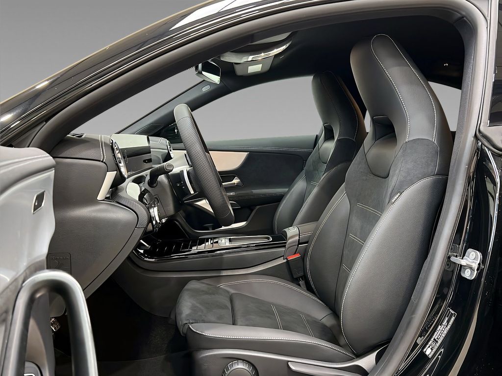 Mercedes-Benz CLA 200 2025