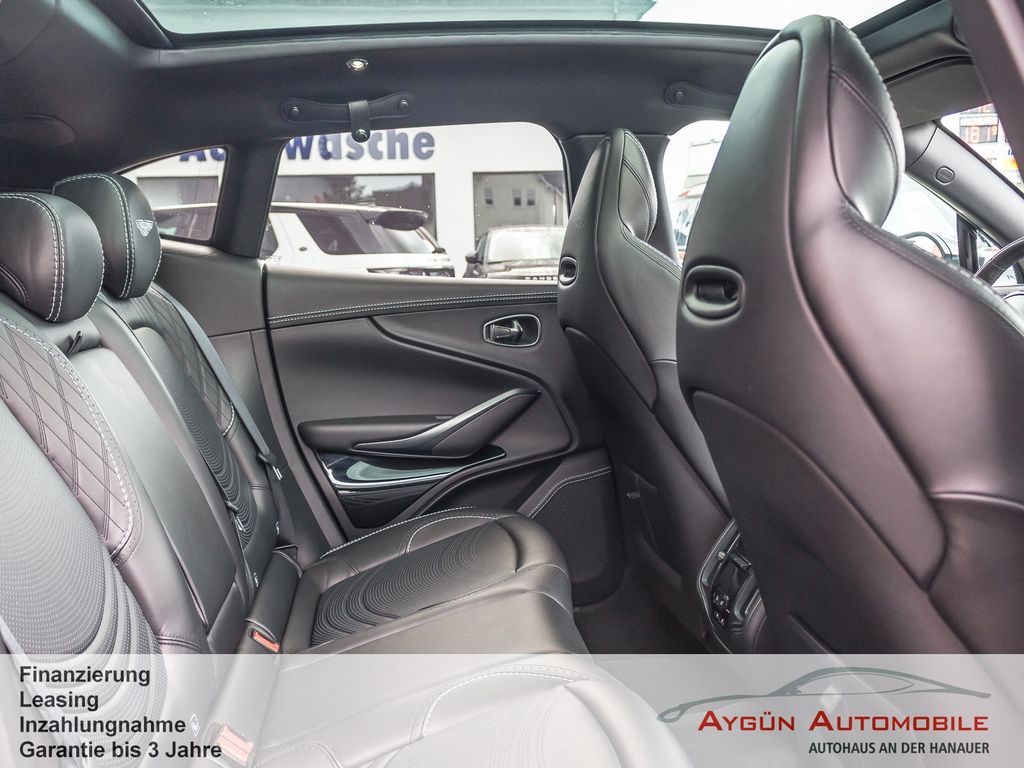 Aston Martin DBX 2022