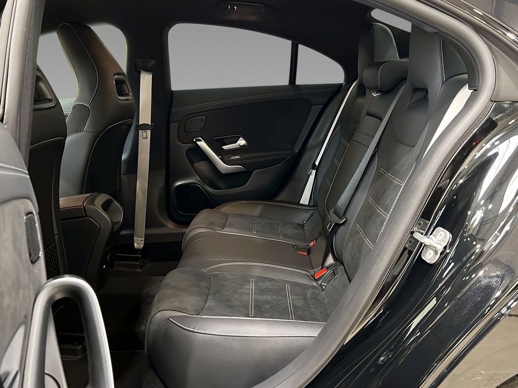 Mercedes-Benz CLA 200 2025