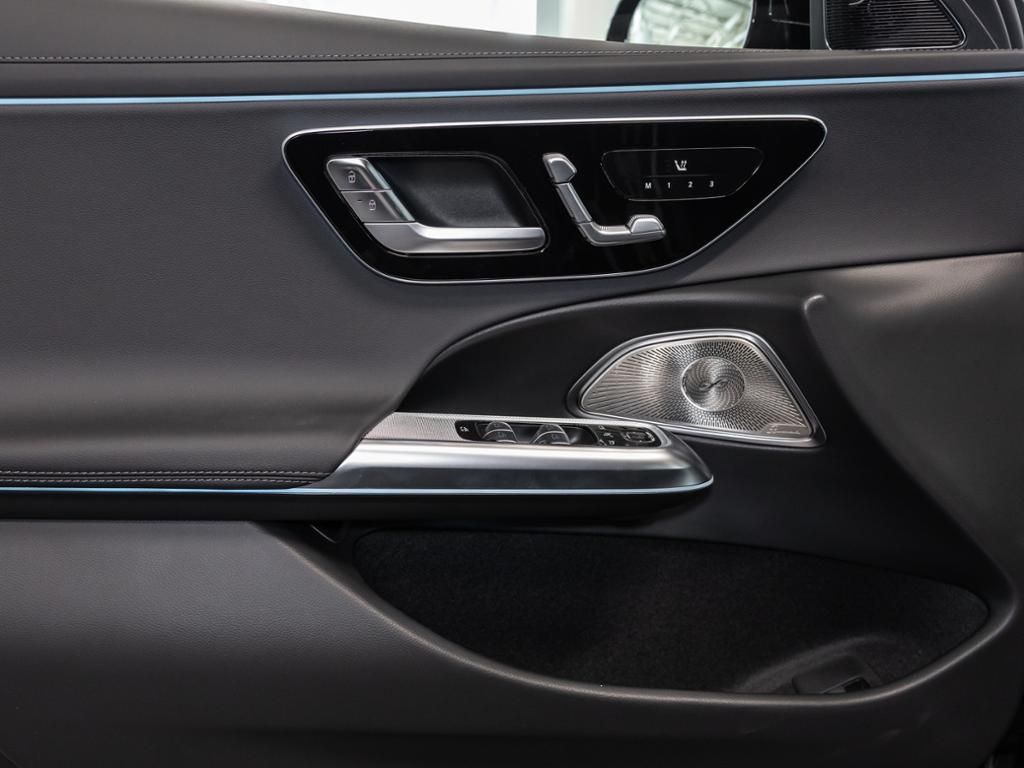 Mercedes-Benz E 300 2025