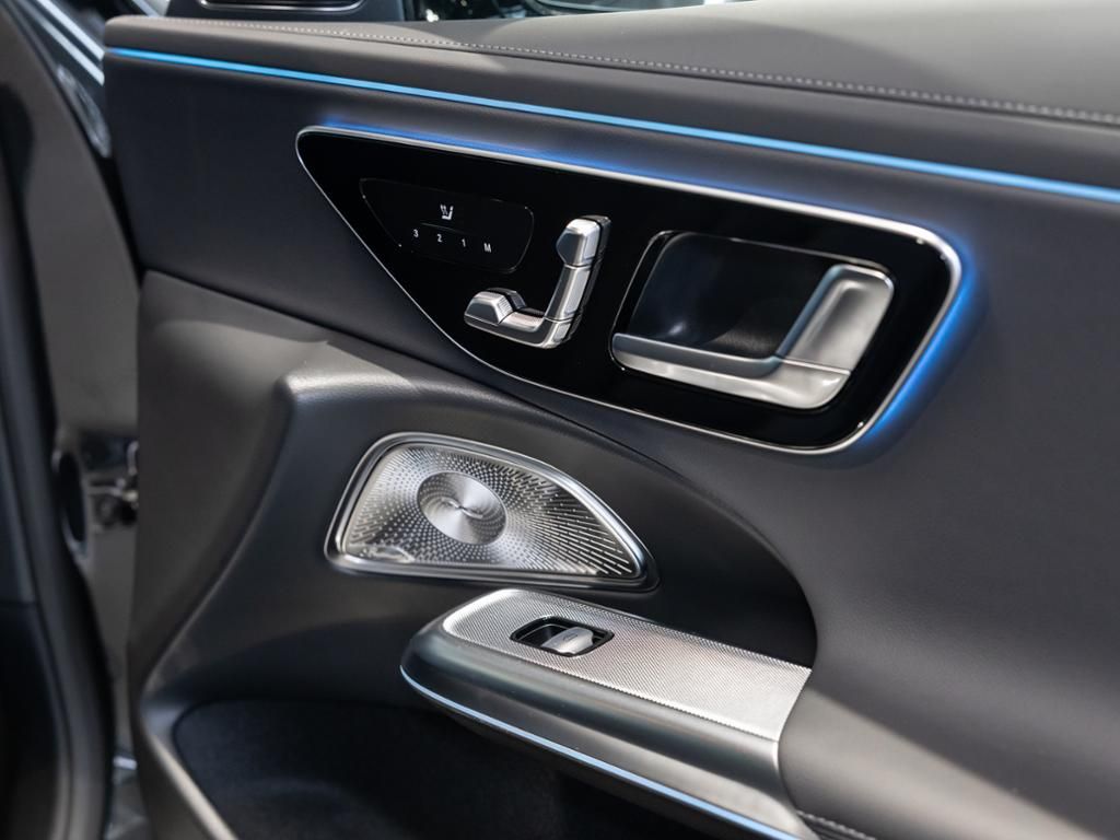 Mercedes-Benz E 300 2025