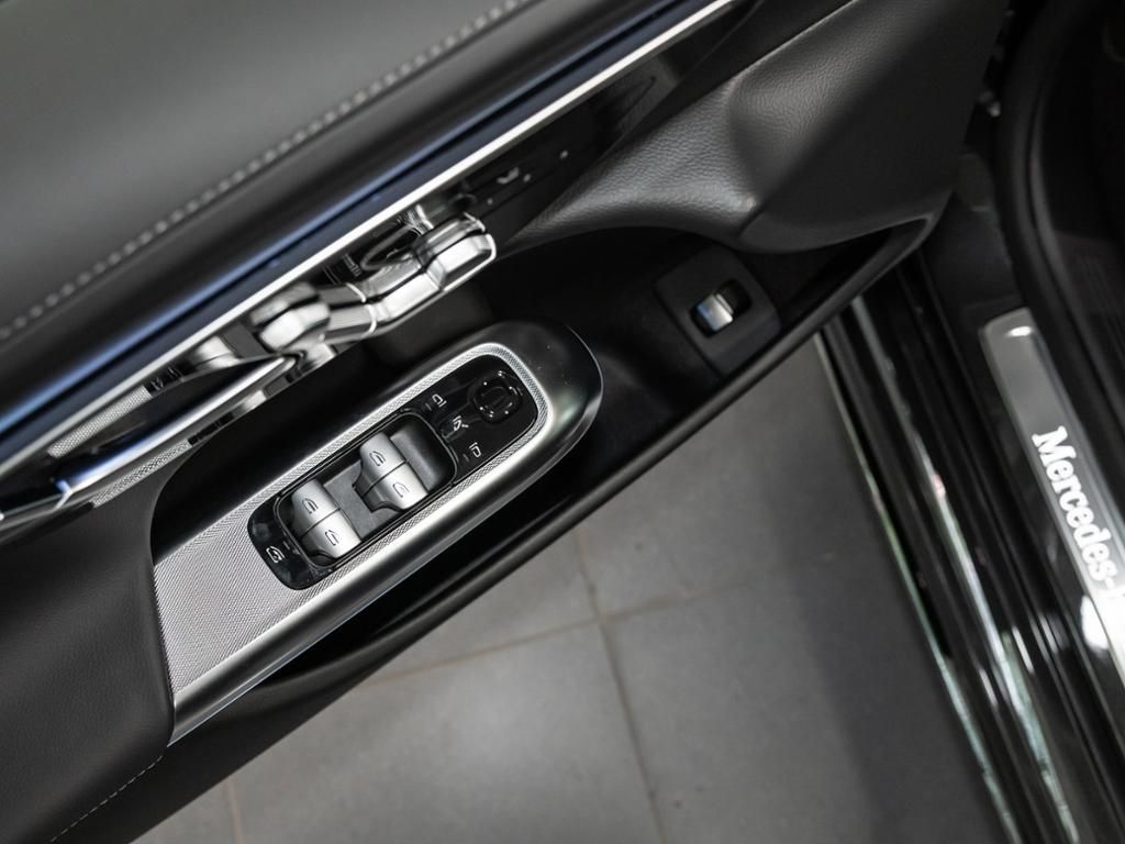 Mercedes-Benz E 300 2025