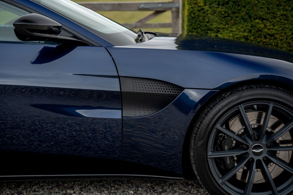 Aston Martin V8 Vantage 2020