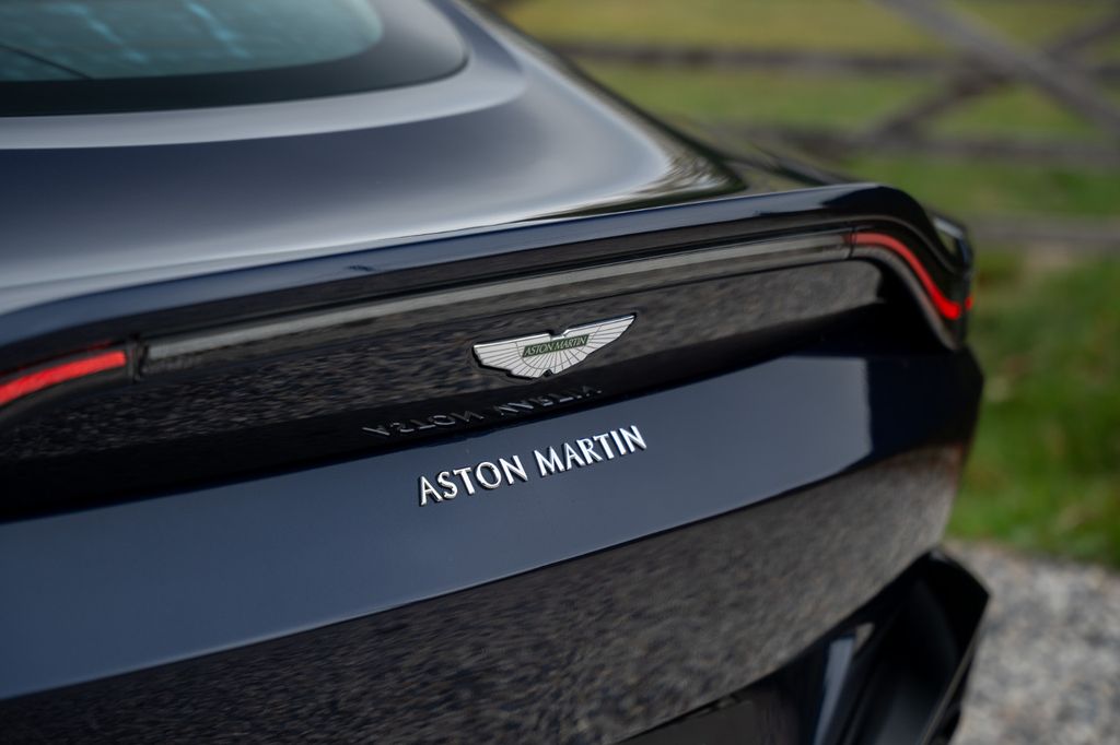 Aston Martin V8 Vantage 2020