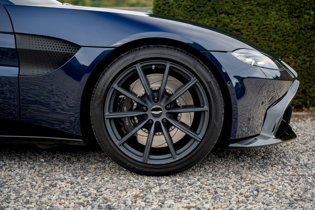 Aston Martin V8 Vantage 2020