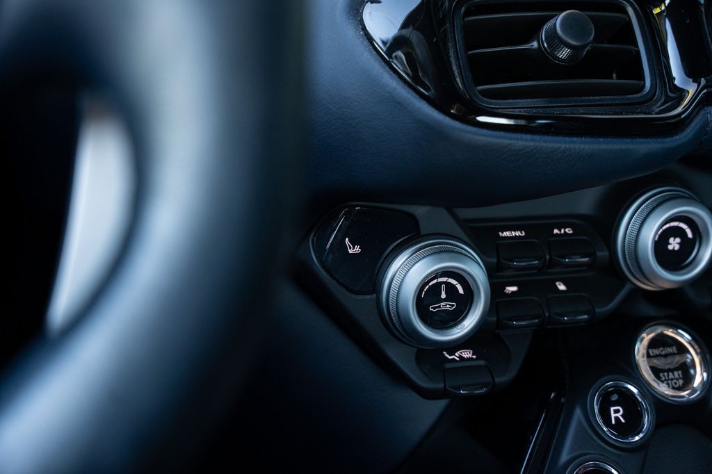 Aston Martin V8 Vantage 2020