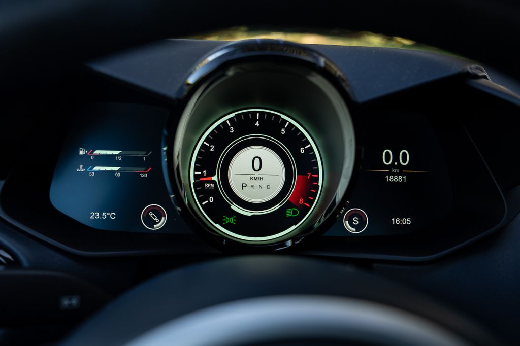 Aston Martin V8 Vantage 2020