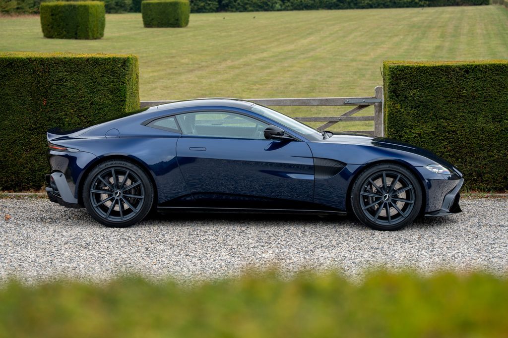 Aston Martin V8 Vantage 2020