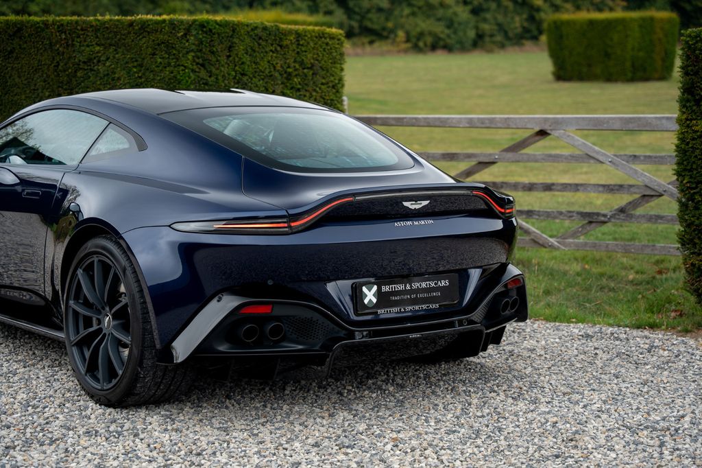 Aston Martin V8 Vantage 2020