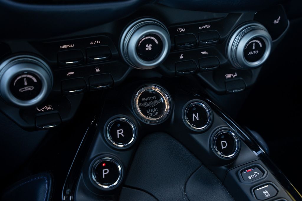 Aston Martin V8 Vantage 2020