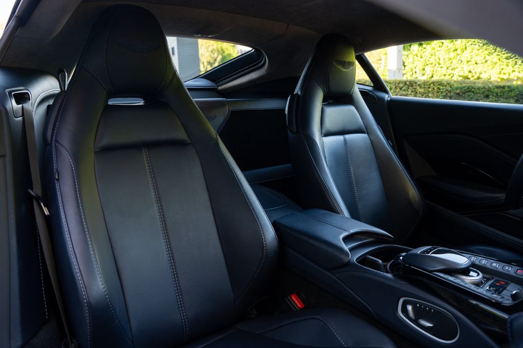 Aston Martin V8 Vantage 2020