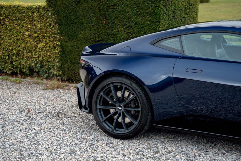 Aston Martin V8 Vantage 2020