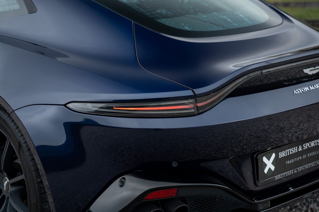 Aston Martin V8 Vantage 2020