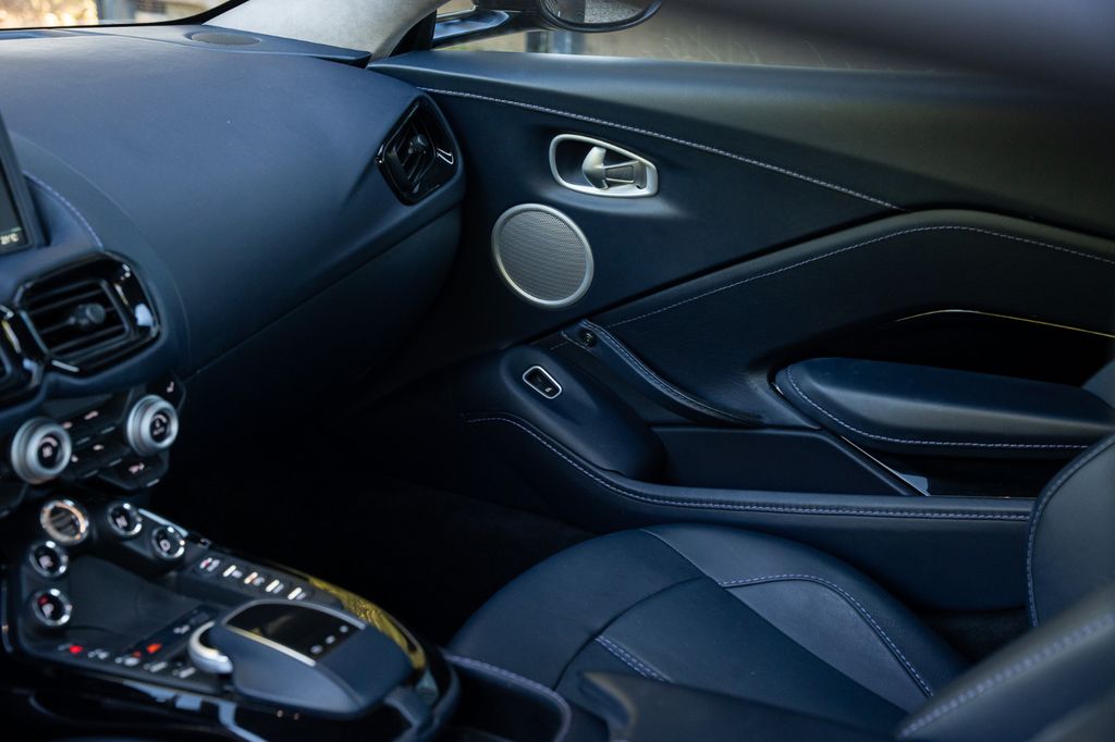 Aston Martin V8 Vantage 2020