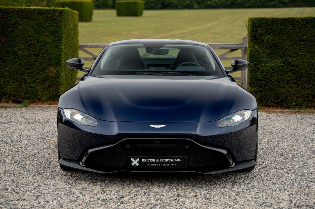 Aston Martin V8 Vantage 2020