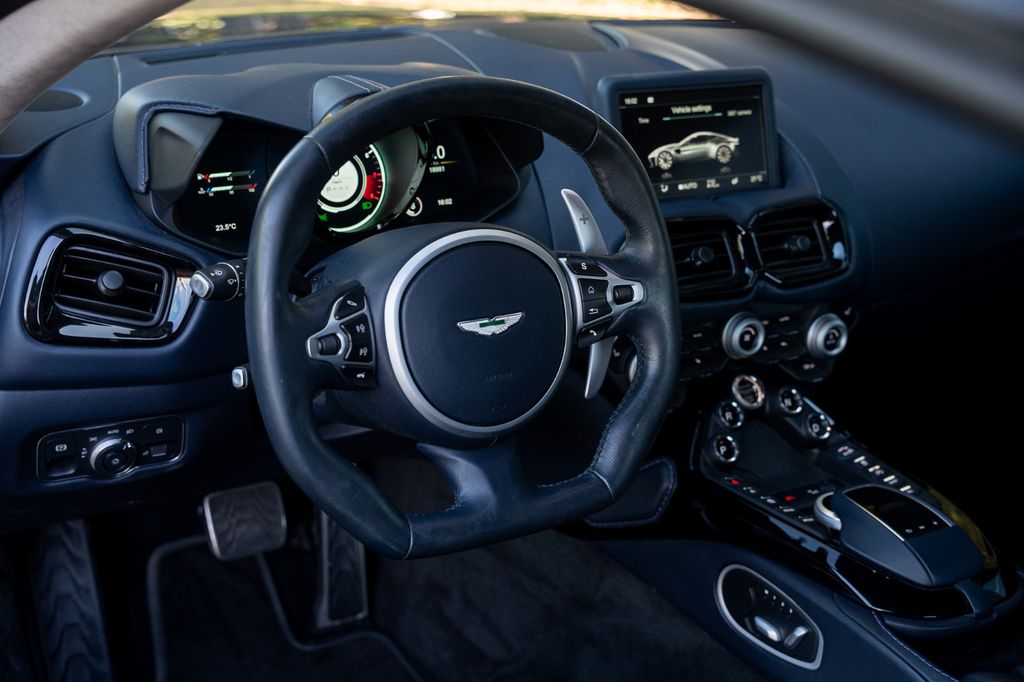 Aston Martin V8 Vantage 2020