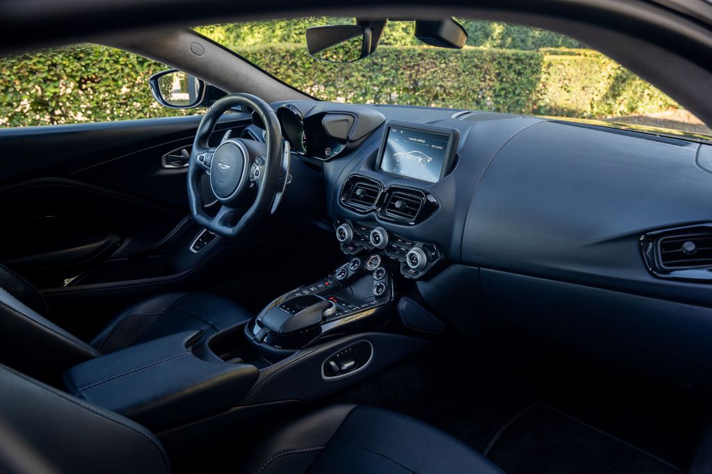 Aston Martin V8 Vantage 2020