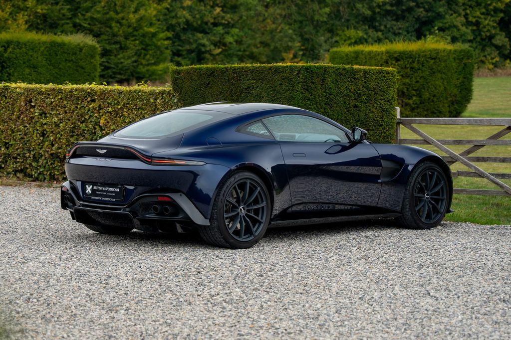Aston Martin V8 Vantage 2020