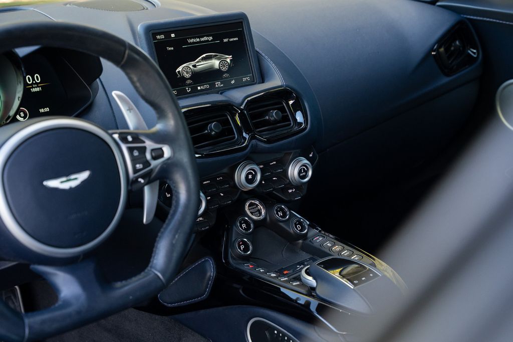 Aston Martin V8 Vantage 2020