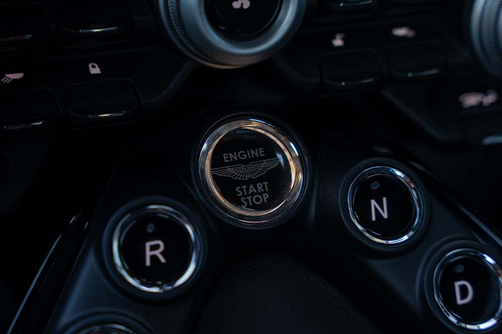 Aston Martin V8 Vantage 2020