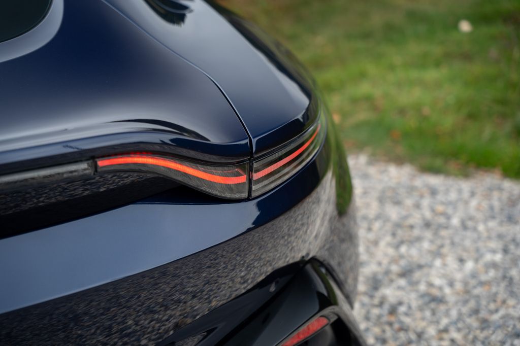 Aston Martin V8 Vantage 2020