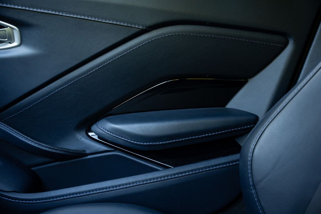 Aston Martin V8 Vantage 2020