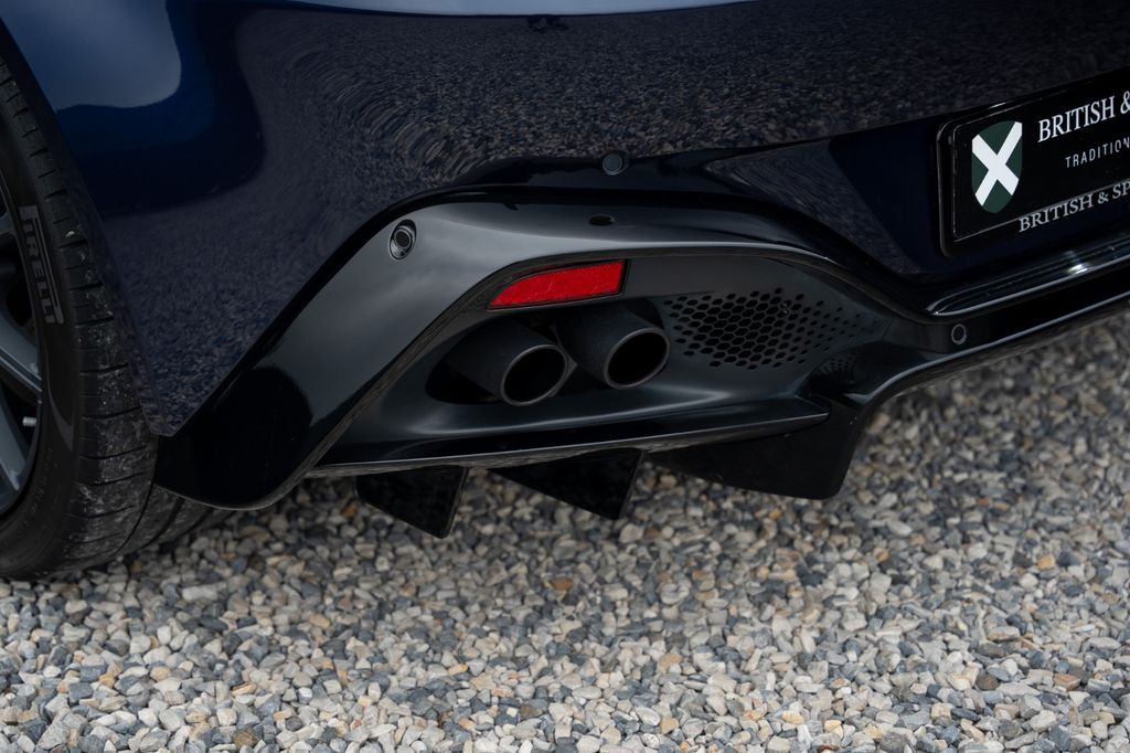 Aston Martin V8 Vantage 2020