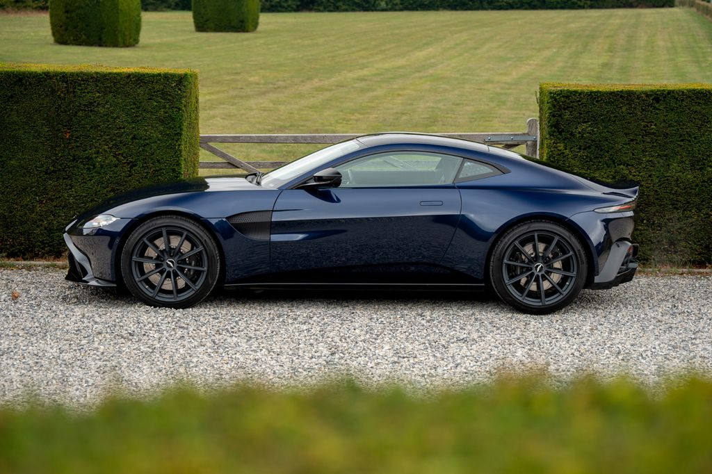 Aston Martin V8 Vantage 2020