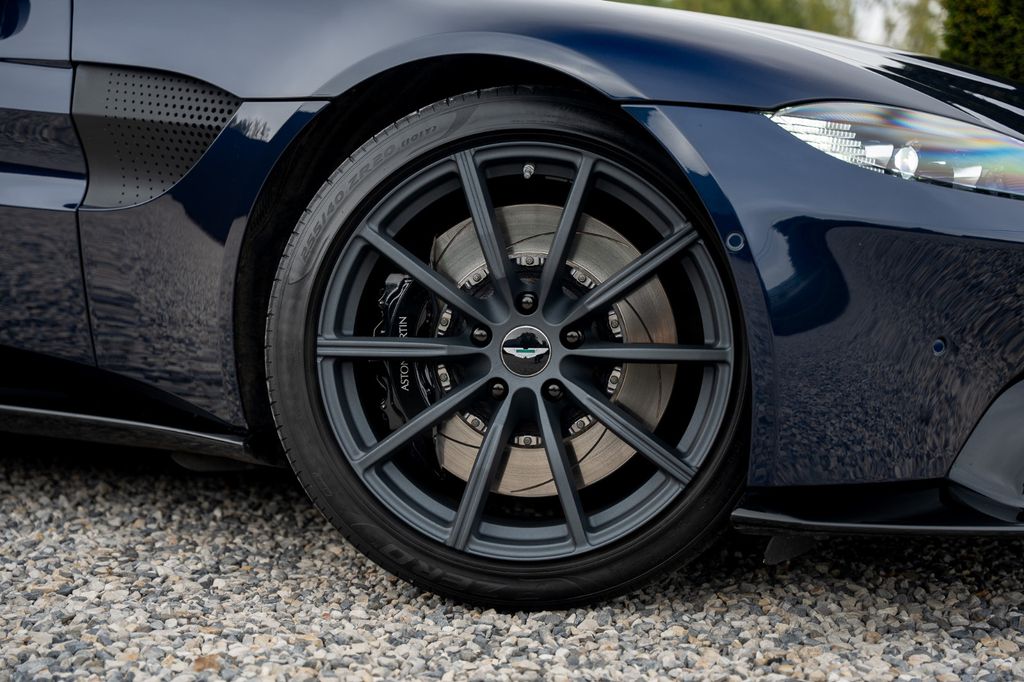 Aston Martin V8 Vantage 2020