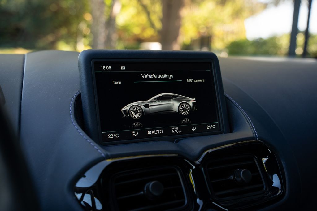 Aston Martin V8 Vantage 2020