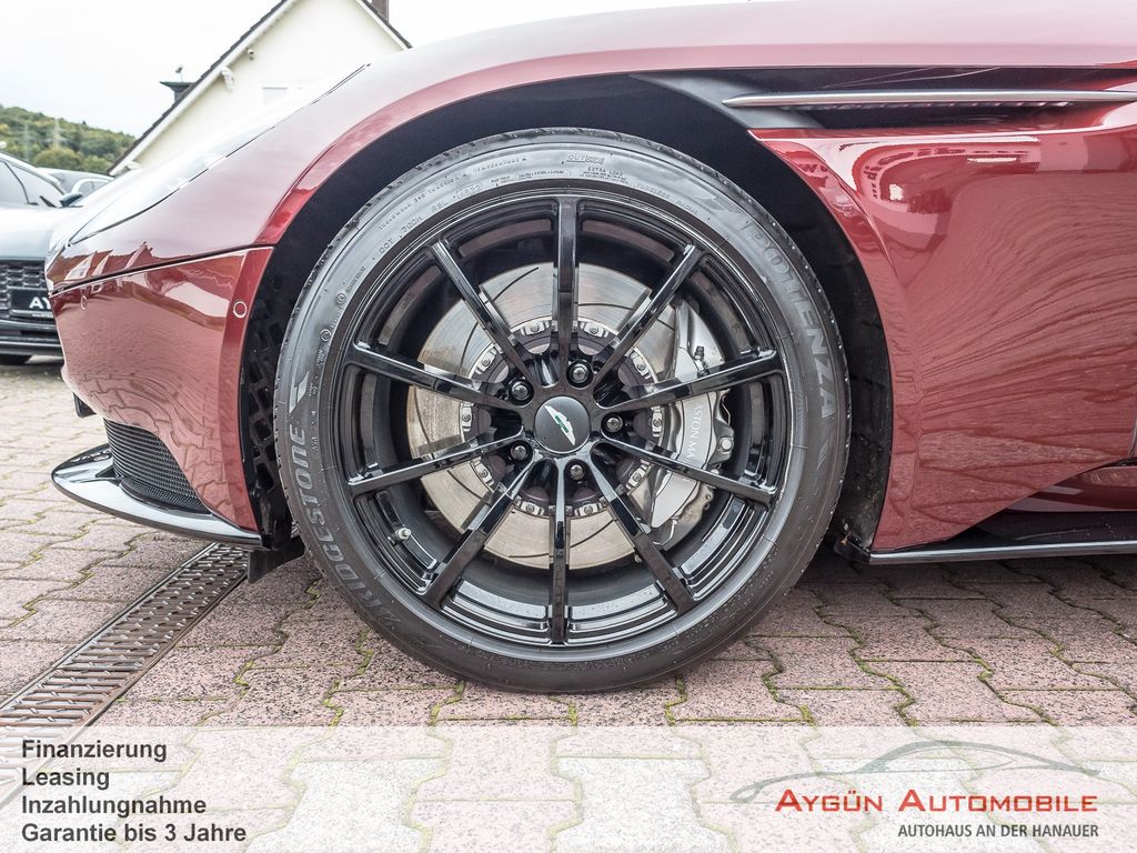 Aston Martin DB11 2022