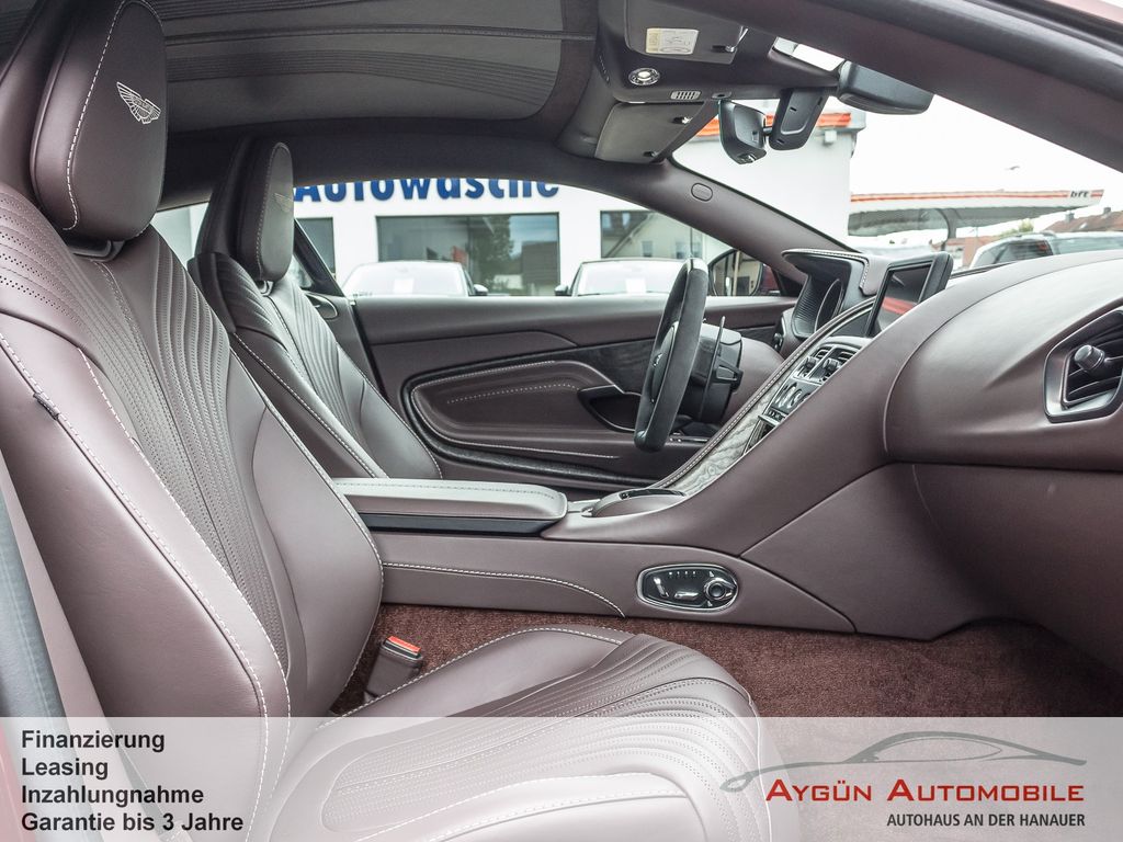 Aston Martin DB11 2022