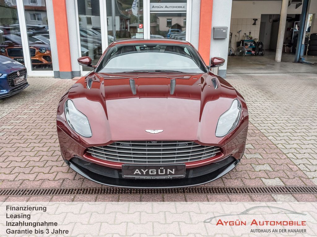 Aston Martin DB11 2022