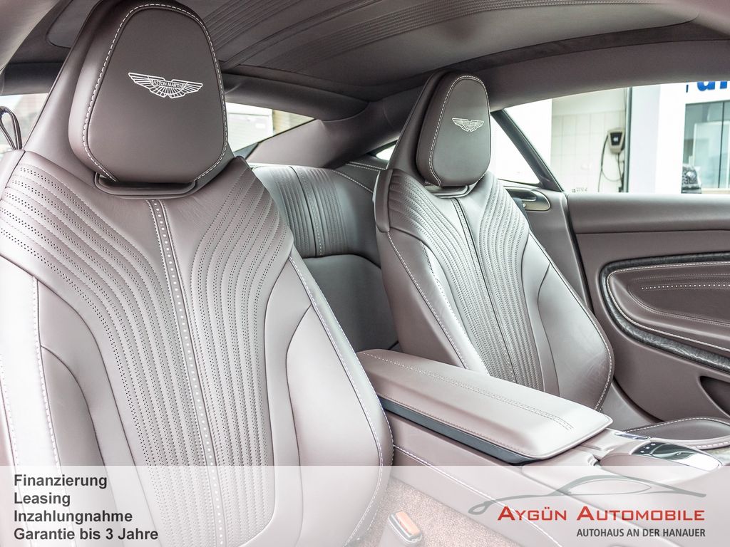 Aston Martin DB11 2022