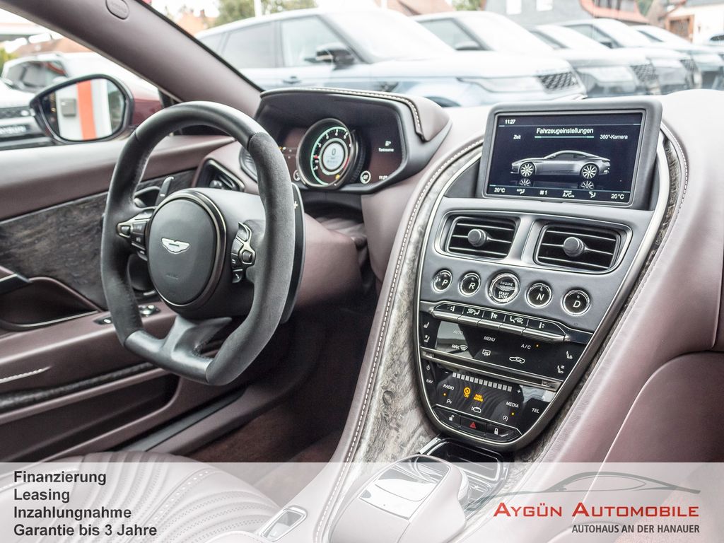 Aston Martin DB11 2022