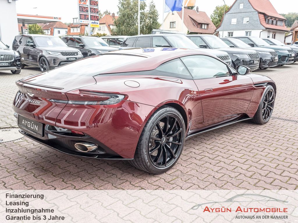 Aston Martin DB11 2022
