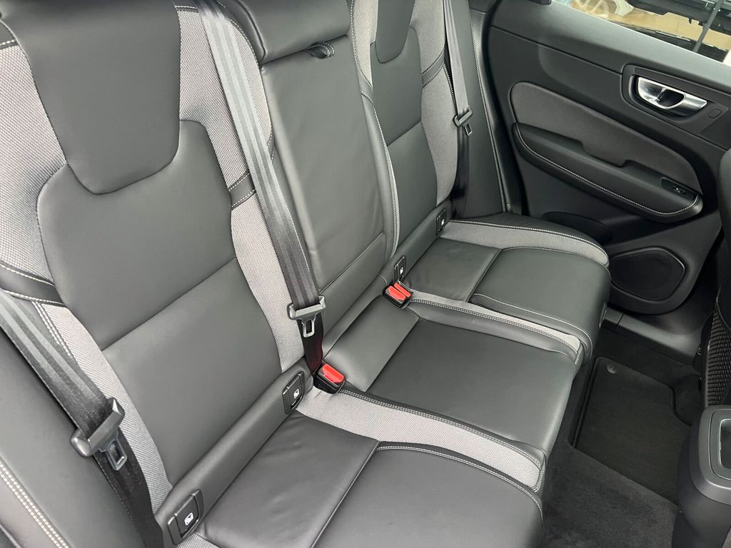 Volvo XC60 2025